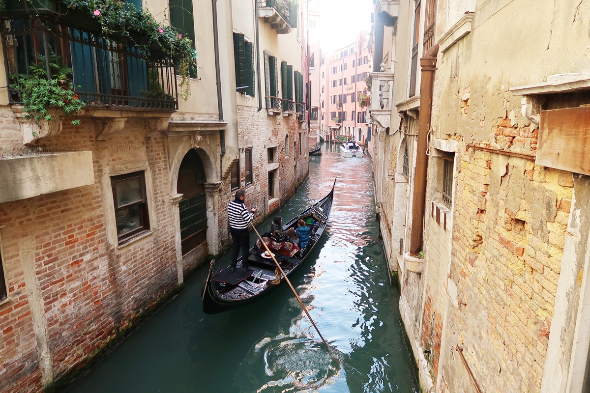 Travel Diary: Postcards from Venice